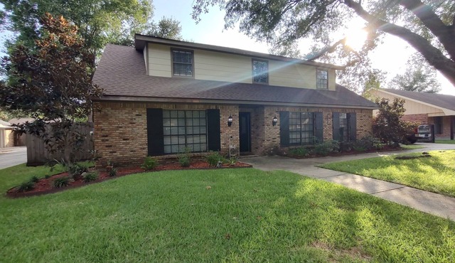 Spacious 4-bedroom house in gorgeous Lafayette with private pool