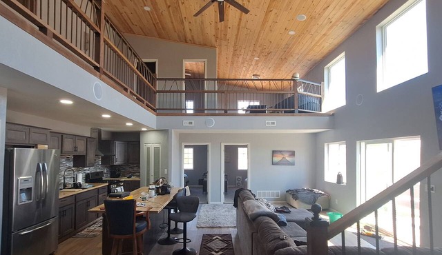 Spacious 4-bedroom 2.5 Bath, Barndaminium at Angostura lake Near Hot Springs SD