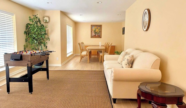 Spacious 4BR Dallas Home near Love Field Airport