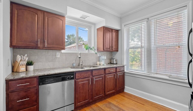 Spacious 4BR Home w/Game Room. Walk to Delmar Loop