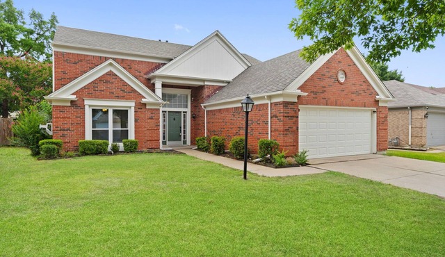 Spacious 5-bedroom house in lovely Grand Prairie with AC, Backyard, W/D, Pets!