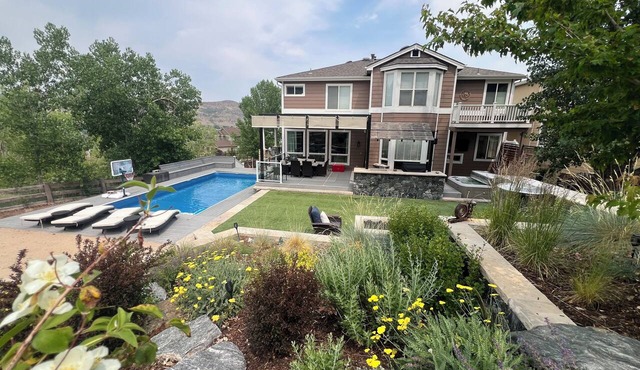 Spacious 6+ Bedroom Family Retreat in Golden, CO