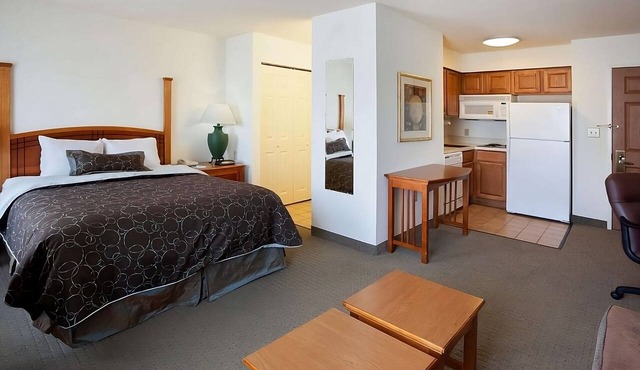 Spacious Accommodation Near San Antonio International Airport | Free Breakfast