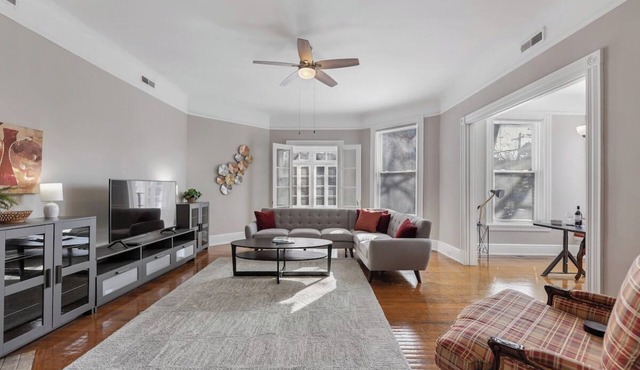 Spacious and Sunlit 2 Bedroom in Cincinnati