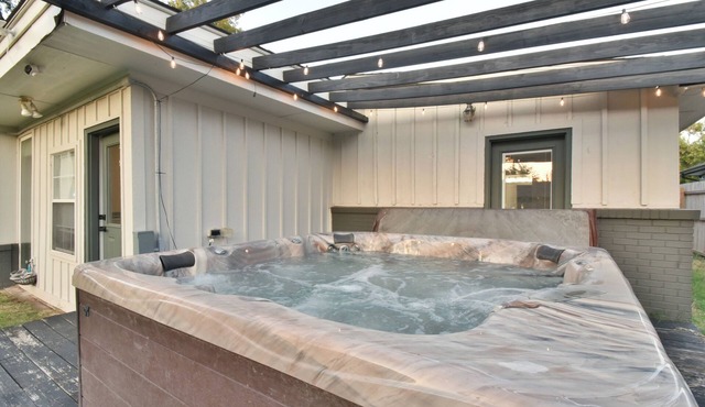 Spacious Casa Bella Vita Modern Retreat