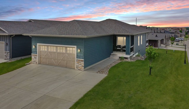 Spacious, Clean 4BR – Steps from Pool + 6 Free Waterpark Passes Daily