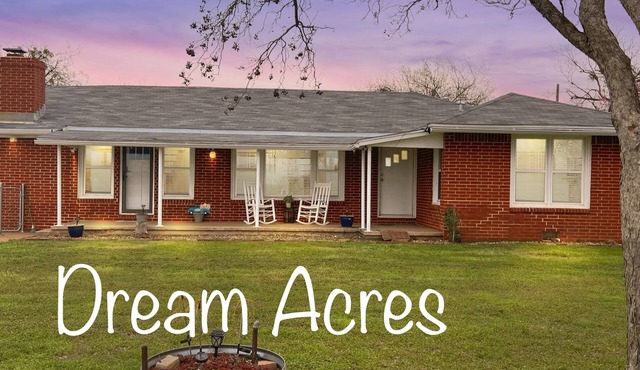 Spacious Country Retreat Close to SAFB, WF. Work or Play!