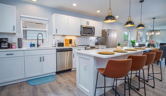 Spacious Delightful 4 BR/3 BA Close to Downtown