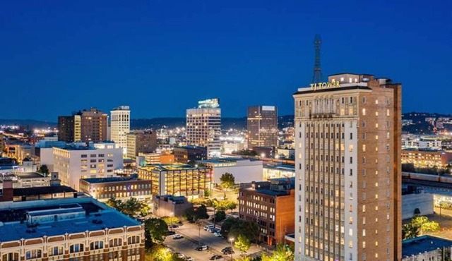 Spacious Downtown Condo With High Rise View