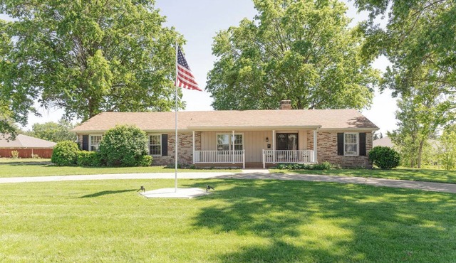 Spacious Family Retreat/Sleeps 9/Fenced Yard