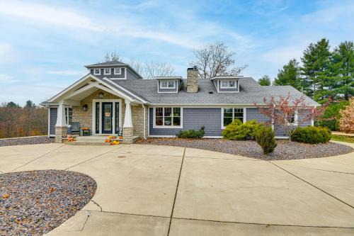Spacious Home w/Games, 4 fireplaces, 5 acres!