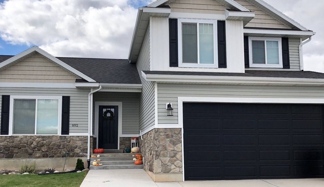 Spacious Kid-friendly home in the heart of Venturesome Vernal
