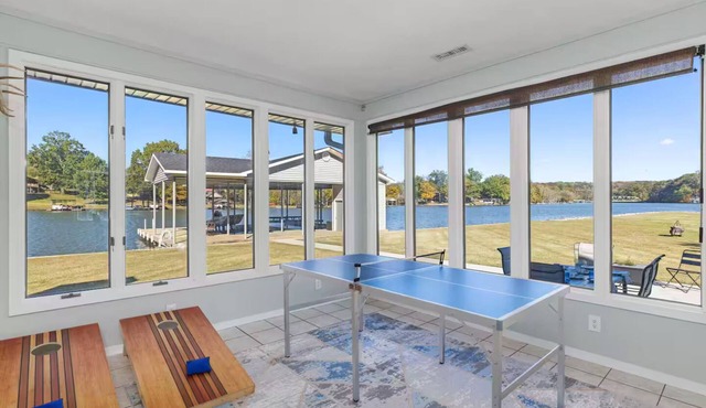 Spacious, Luxe Design, Gameroom, Flat Grassy Knoll, Near RTJ + Waterfront View