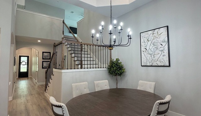 Spacious luxurious 4-bedroom 4-full bathroom house easy access to IH-35