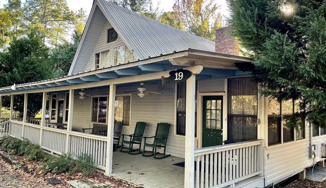 Spacious Luxury Retreat with Fire Pit & Resort Amenities Near Zwolle, Louisiana