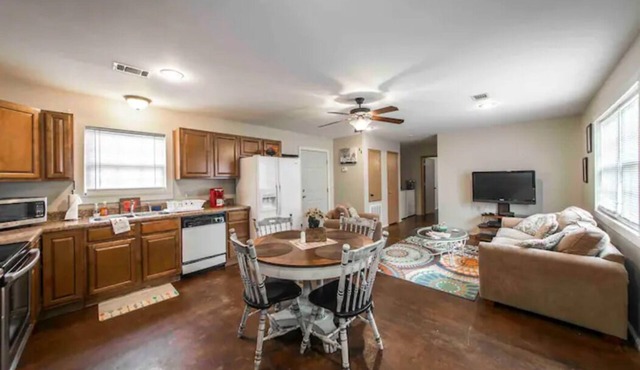 Spacious Modern 2 Bedroom Home Near ANO and ATU