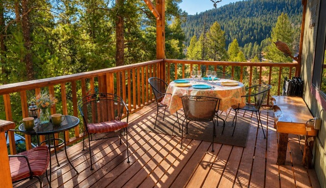 Spacious, Mystic Woodlands Lodge