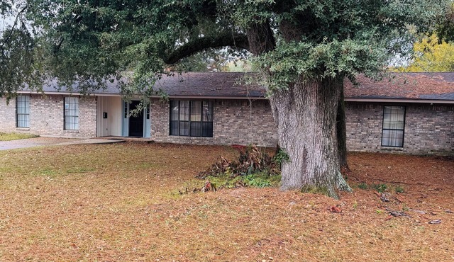 Spacious Oak Retreat - Sleeps 9 - Arcade Fun