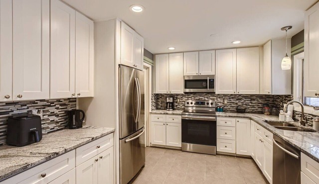 Spacious Ranch with Light Rail Access, 10 Guests