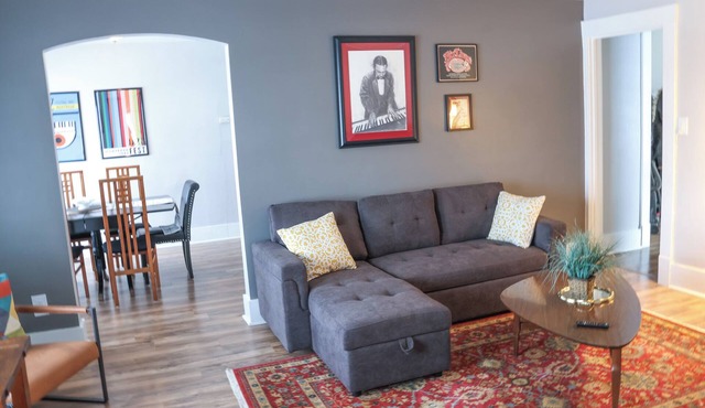Spacious sunny 2-bedroom apartment with all the comforts of home
