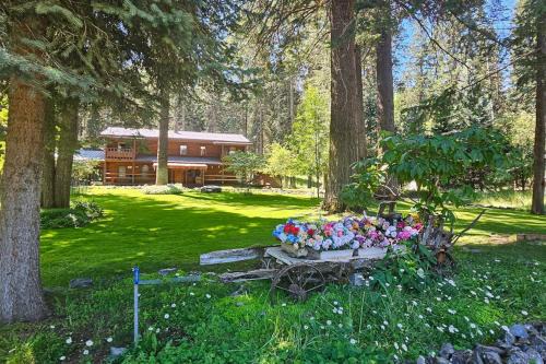 Spacius family friendly home with a gas grill full kitchen W&D & wood stove