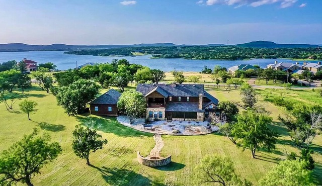 SPARKLING POOL Gorgeous 6 Bed 5 Bath on 3 Acres