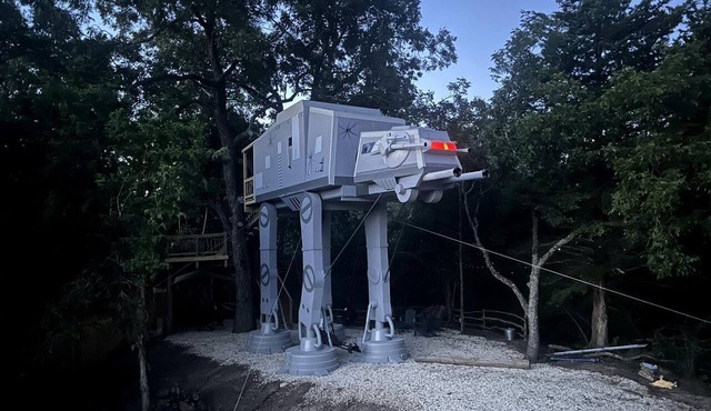 Spectacular Treehouse with Speeder Bike & Creek Views near Forestburg, Texas