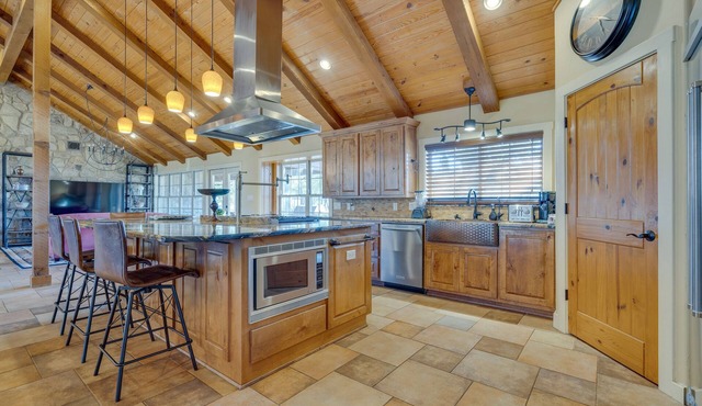 Sprawling Leander Home w/Game Room!