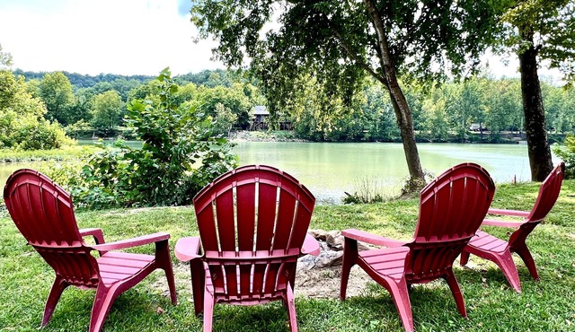 Spring River Waterfront Cabin - Walking Distance to Downtown Hardy & Loberg Park