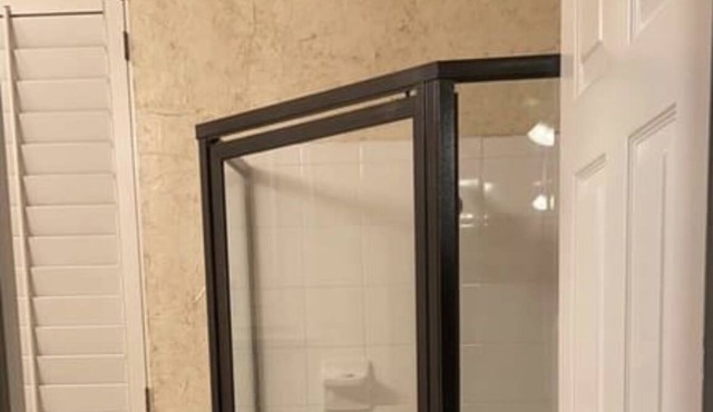 Studio apartment in Gated Community ~ 15 minutes from DFW Airport/Six Flags