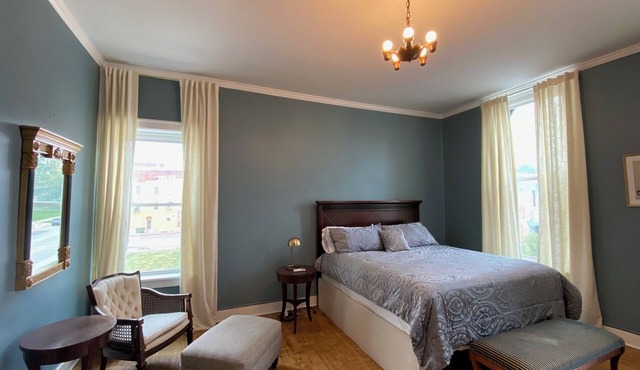 Studio furnished apartment located in the heart of downtown Hannibal, Missouri.