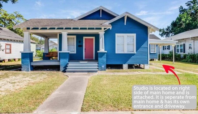 Studio near Downtown Lafayette - Freetown