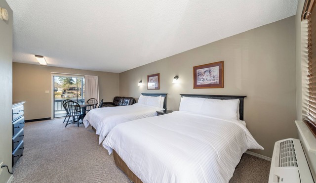 Studio Suite, 2 Queen Beds, Lake View, Upper Floor
