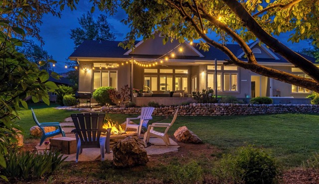 Stunning Home with Hot Tub, 2 Fire Pits on Golf Course! Views of Cliffs and Pond