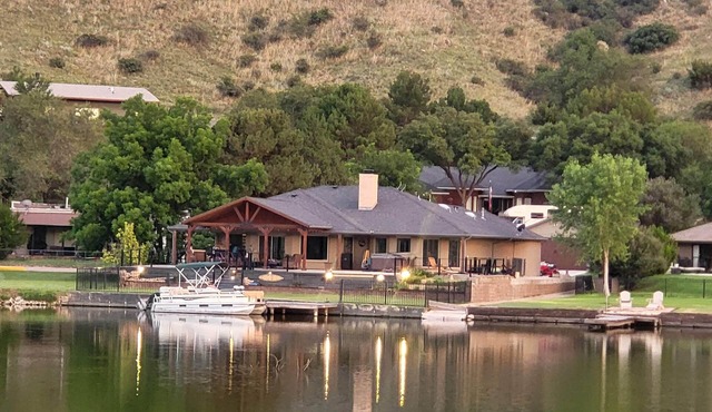 Stunning Lakefront Estate - Perfect for Weddings or a Getaway for Couples