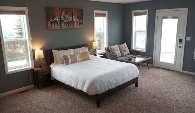 Stunning Skyline Suite! 50% off Quail Ridge Golf/10% off Anthony Lakes!