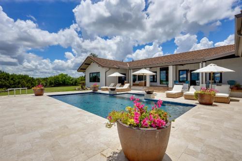 Stunning Views! Luxurious & Secluded Glen Rose Gem