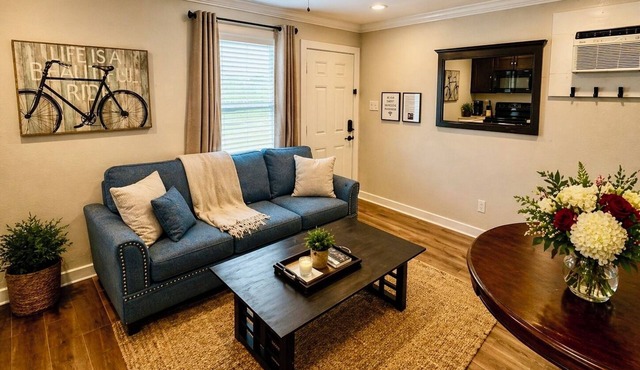 Stylish 1BR Full Kitchen Walkable Location Free Parking Apt A