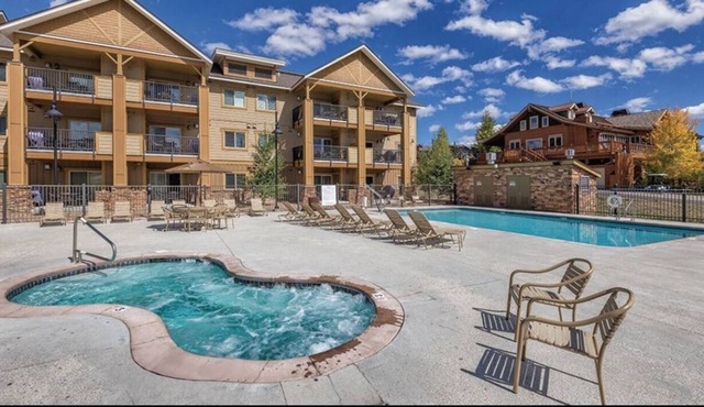 Stylish 2 Bedroom Deluxe in the Rocky Mountains