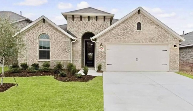 Stylish 3BR Near Lake & Downtown w/ Patio & WiFi