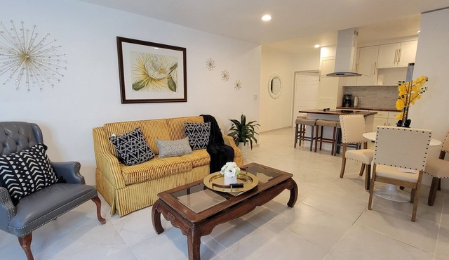 Stylish Newly remodeled 3bdr Apt