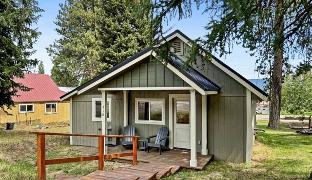 Stylish Stay with Pellet Stove Near Downtown Cascade