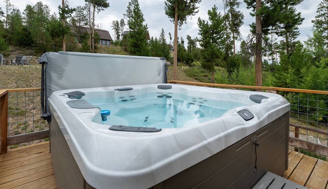 *Summer Sale* Large Deck with Great Views - Private Hot Tub + Firepit - Laundry