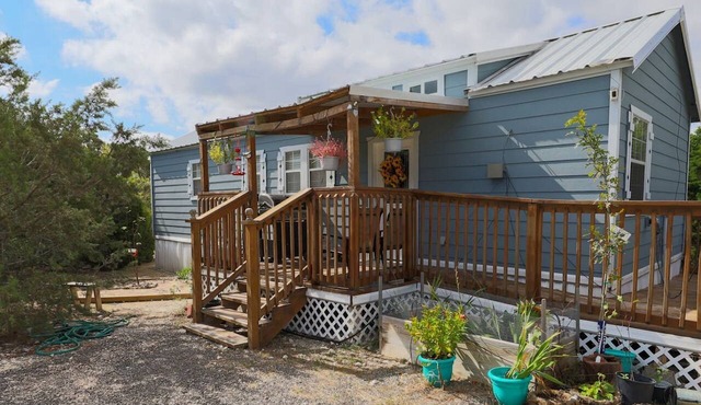 Sunflower - Hot Tub on porch, Granbury, TX