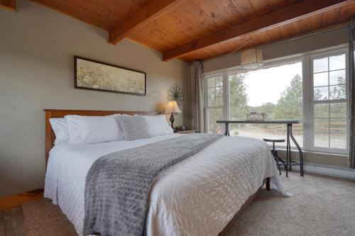Sunrise Cabin at Highland Meadows - King Bed and Views