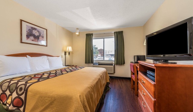 Super 8 by Wyndham Denton