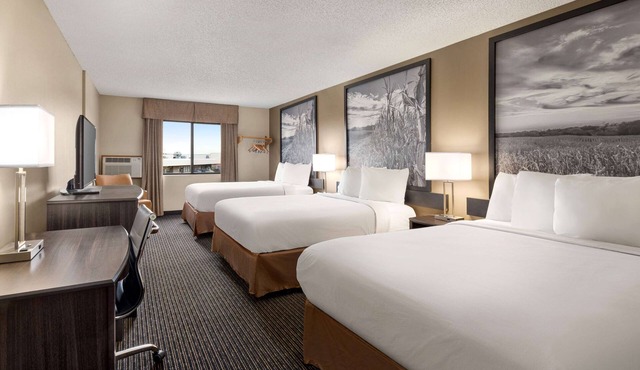 Super 8 by Wyndham Lincoln North