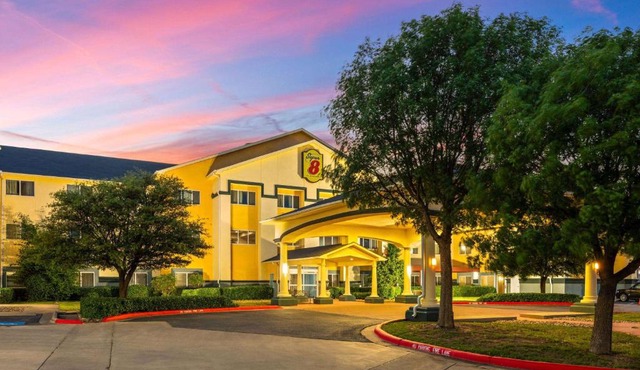 Super 8 by Wyndham Lubbock West