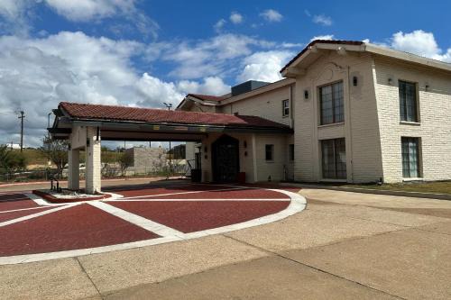 Super 8 by Wyndham Nacogdoches Near University