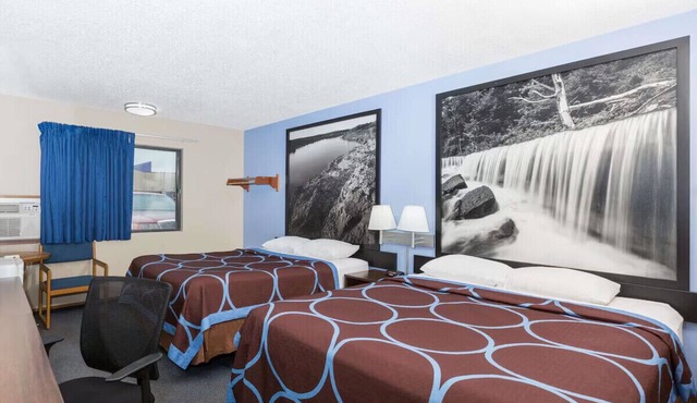 Super 8 Kansas Double Queen Studio w/Breakfast